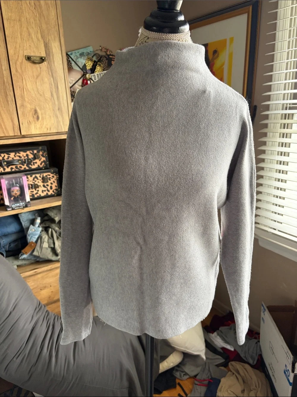 Tahari Light Gray Turtleneck Sweater - Small NWT